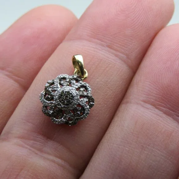 $2300 10k Gold 1/4 CaratBlack & White Diamond Pendent